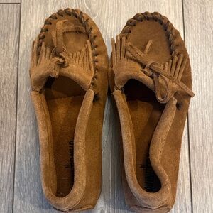 Minnetonka Kids Moccasins in Brown